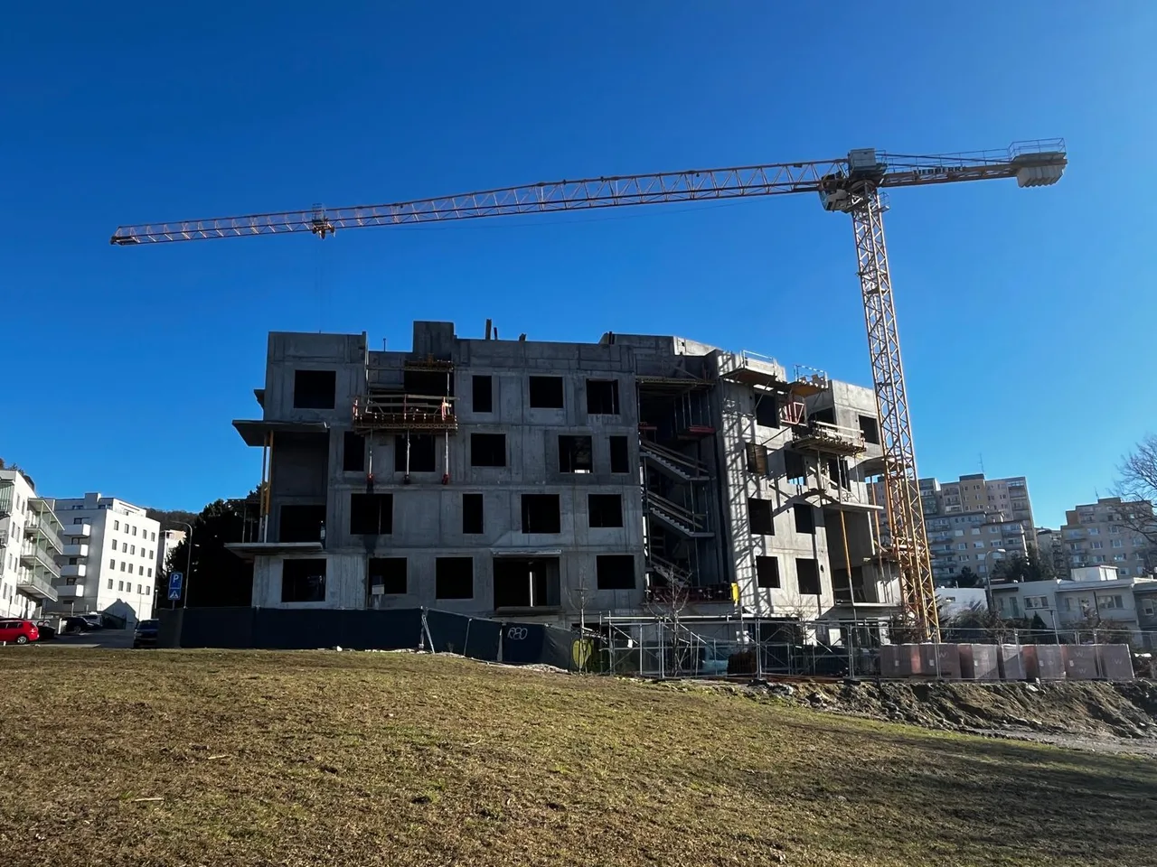 Hrubá stavba rezidencie Medici vo februári 2026