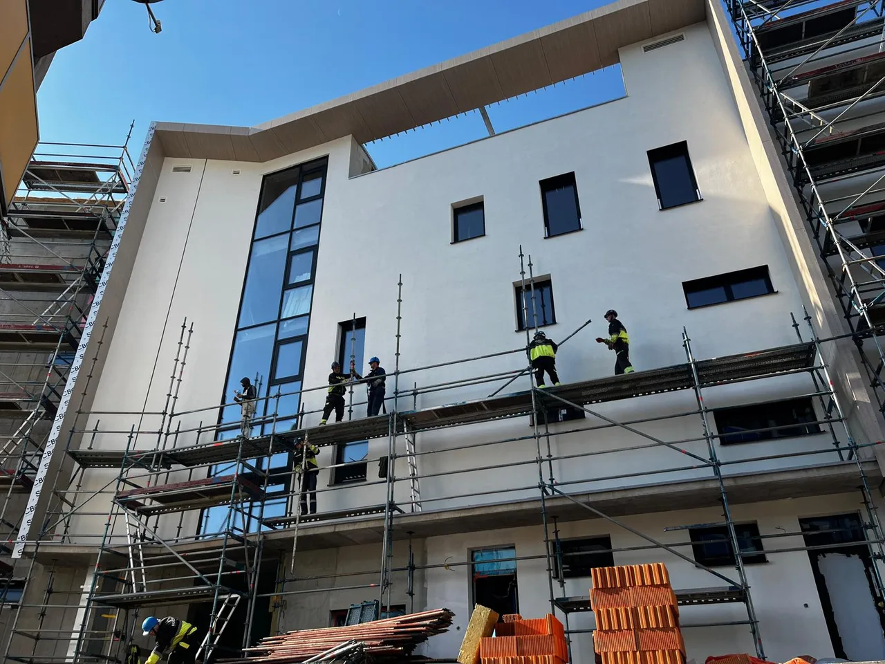 Fasáda a okná rezidencie Medici